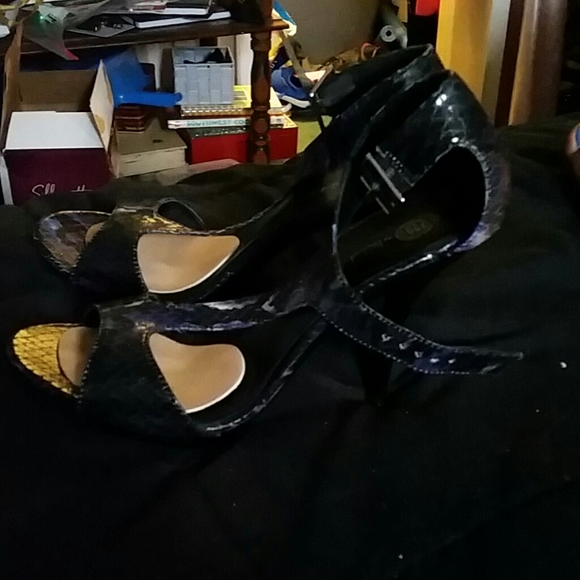 Multi color heels - Picture 2 of 3